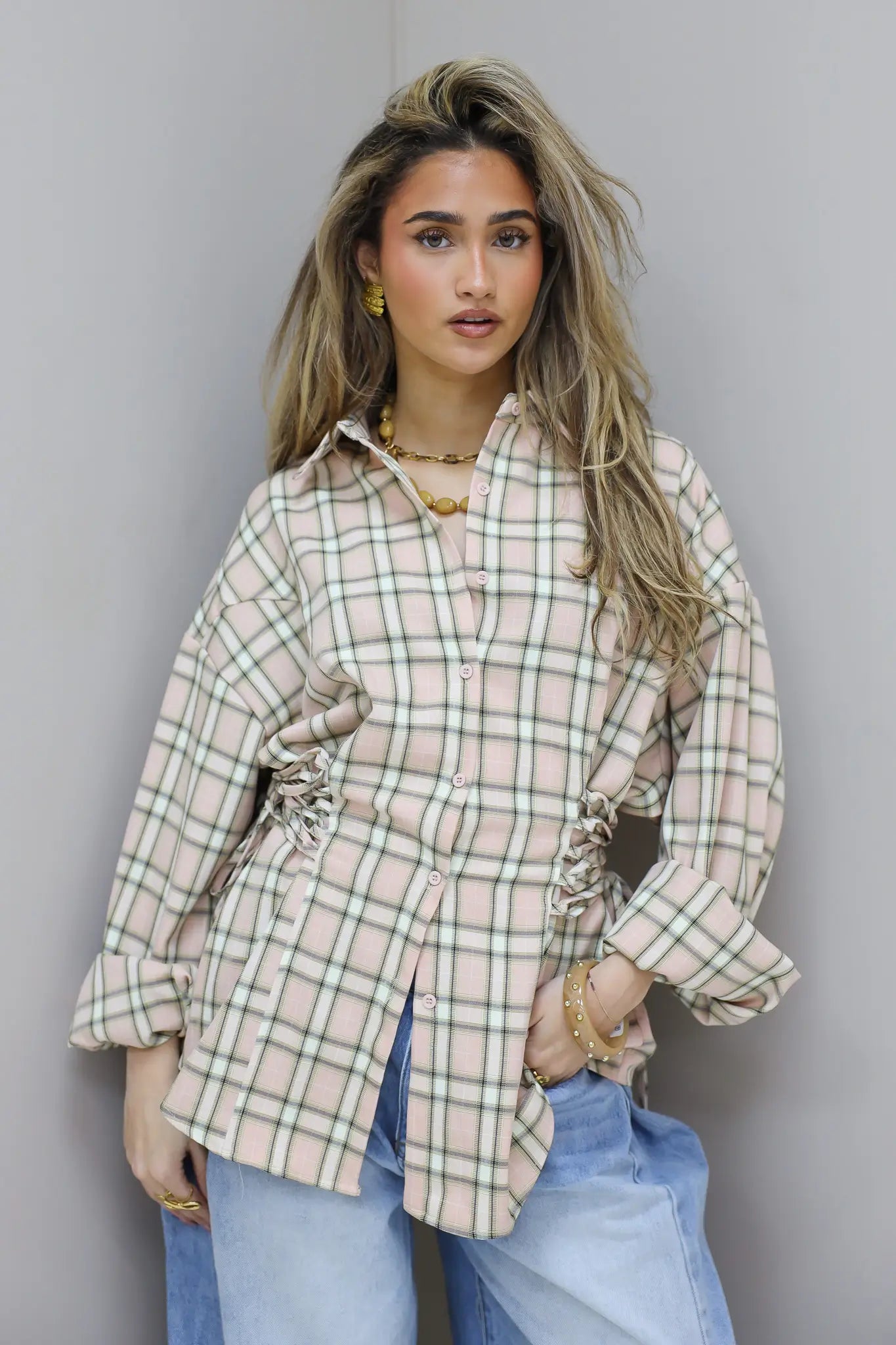 beige ruit blouse dames lange mouwen outfit ladylike