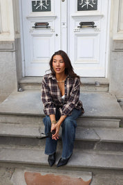Ruitjes blouse bruin dames gecombineerd met denim