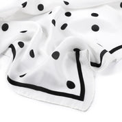 sjaal polka dots wit sjaal wit polyester close up ladylike
