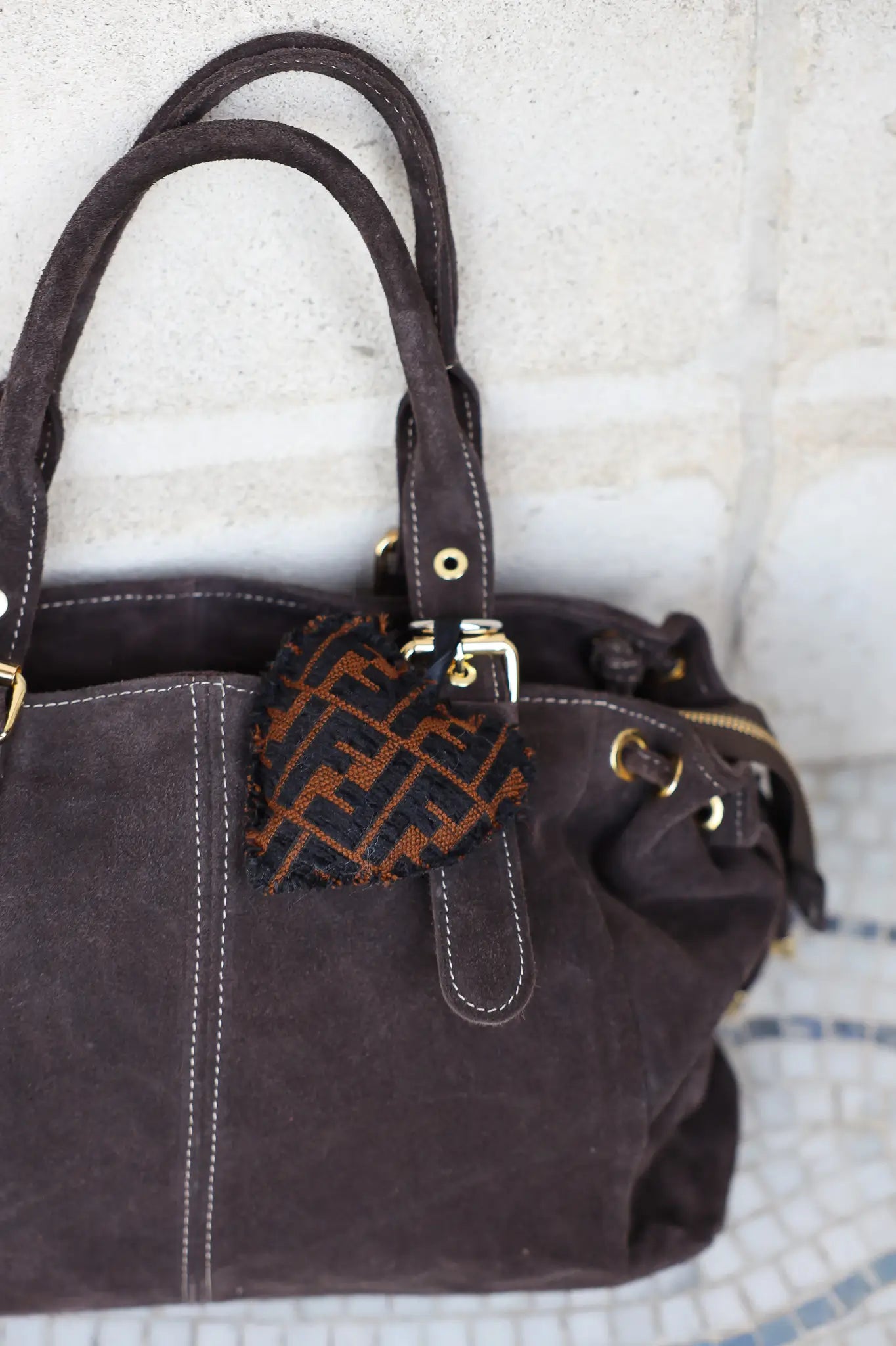 Handgemaakte sleutelhanger met hartjesprint in bruin van Ladylike Series