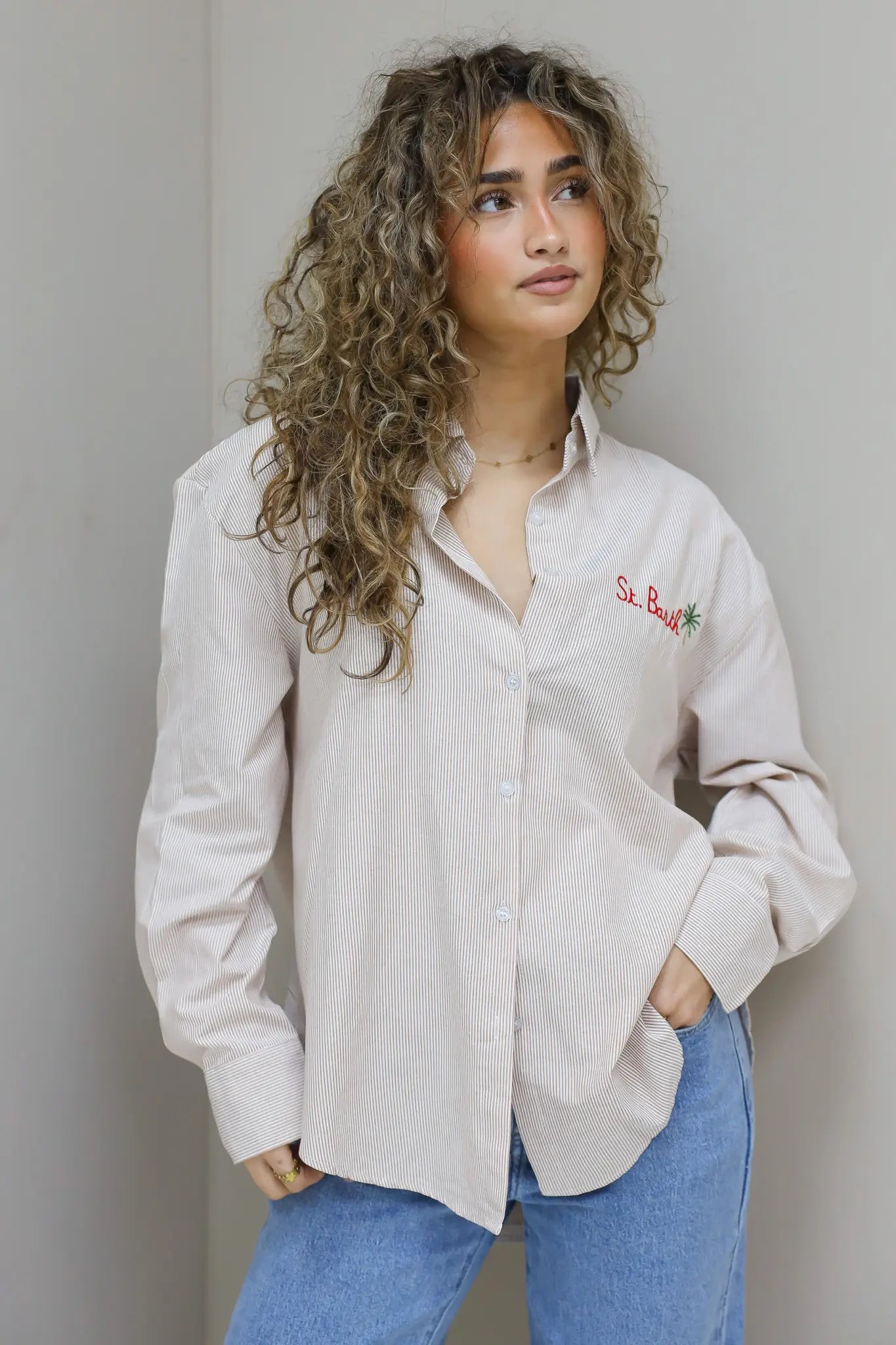 gestreepte beige blouse dames vooraanzicht