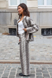 Straight jeans met slangenprint beige dames met matching jasje