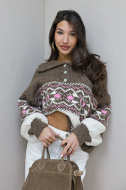 Sweater print kraagje bruin met losse pasvorm vooraanzicht