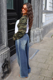 Achter- en zijaanzicht van het T-Shirt Camo Sleeves Khaki met lange camouflage mouwen