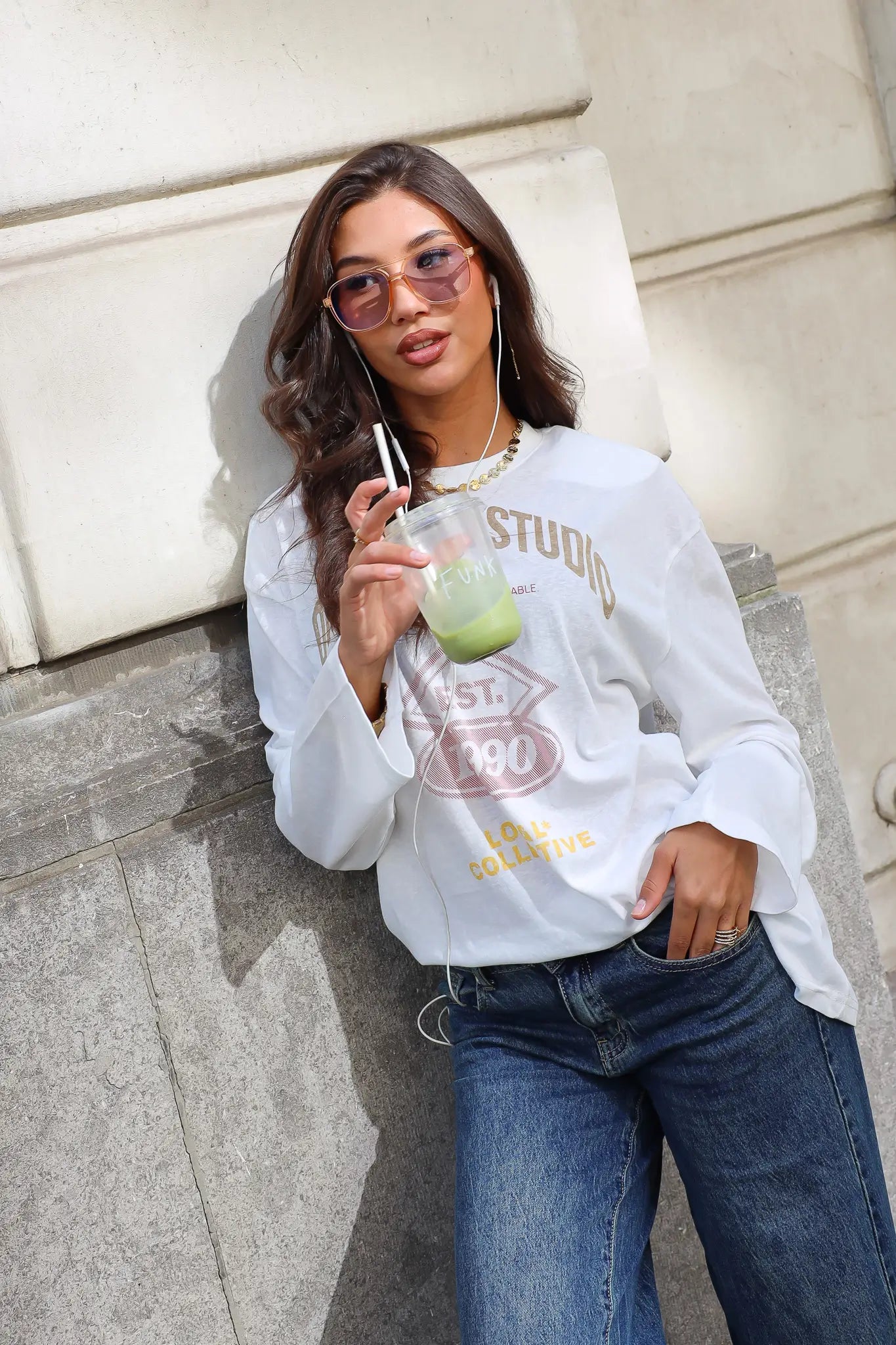 T-Shirt Lange Mouwen Originals Wit dames gecombineerd met blauwe jeans