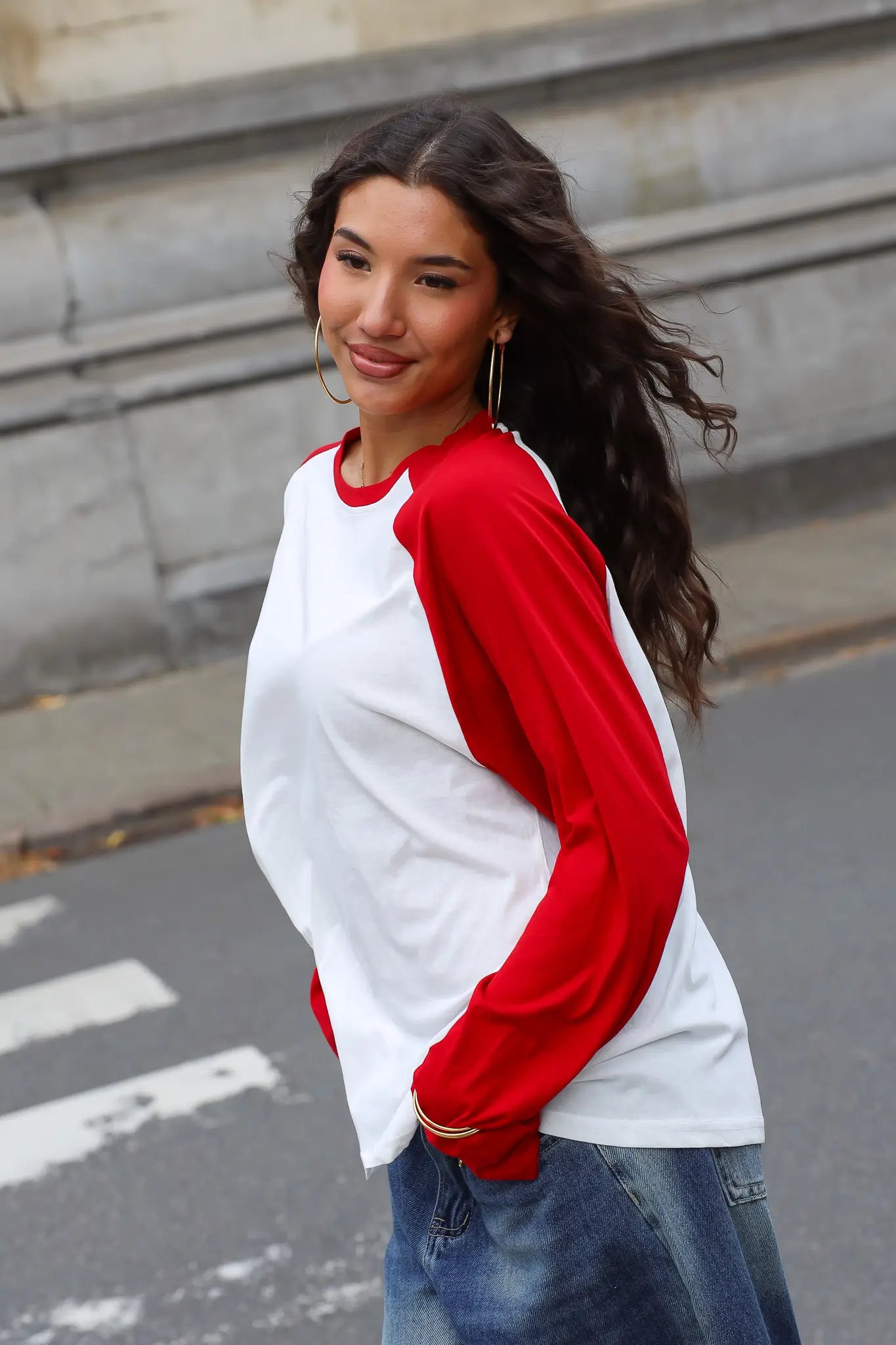 Wit rood raglan T-shirt voor dames met lange mouwen vanaf de zijkant