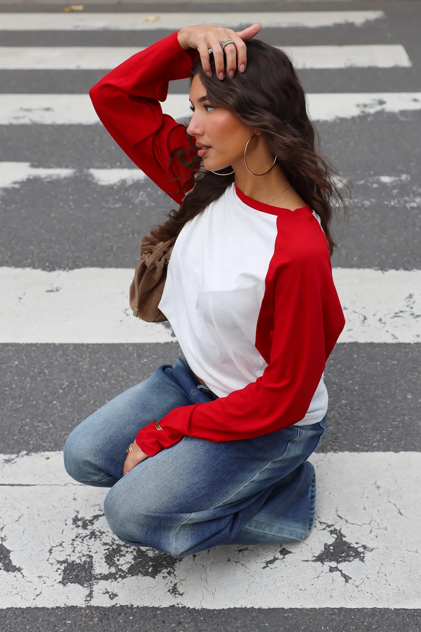 Dames raglan T-shirt in wit en rood met ronde hals en lange mouwen
