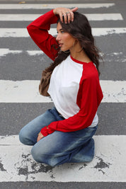 Dames raglan T-shirt in wit en rood met ronde hals en lange mouwen