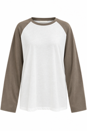 Wit raglan T-shirt met taupe lange mouwen en taupe halsbies op witte achtergrond