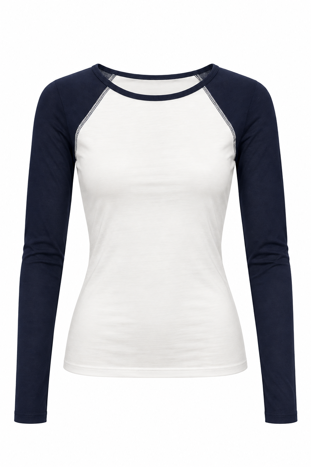 Productfoto van wit fitted raglan T-shirt met donkerblauwe lange mouwen, contrasterende naden en ronde hals op witte achtergrond