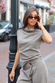Top Hoge Hals Taupe dames gecombineerd met bijpassende pantalon