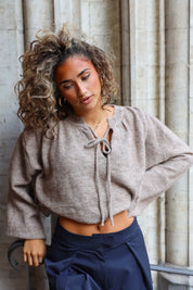 Taupe trui dames met wijde ballonmouwen