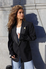 vintage designer blazer zwart close up model