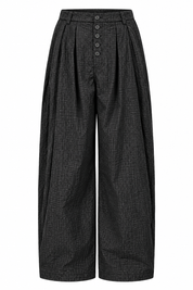 Zwarte windbreaker wide leg broek met fijne ruitjesprint hoge taille plooien en extra wijde pijpen op witte achtergrond