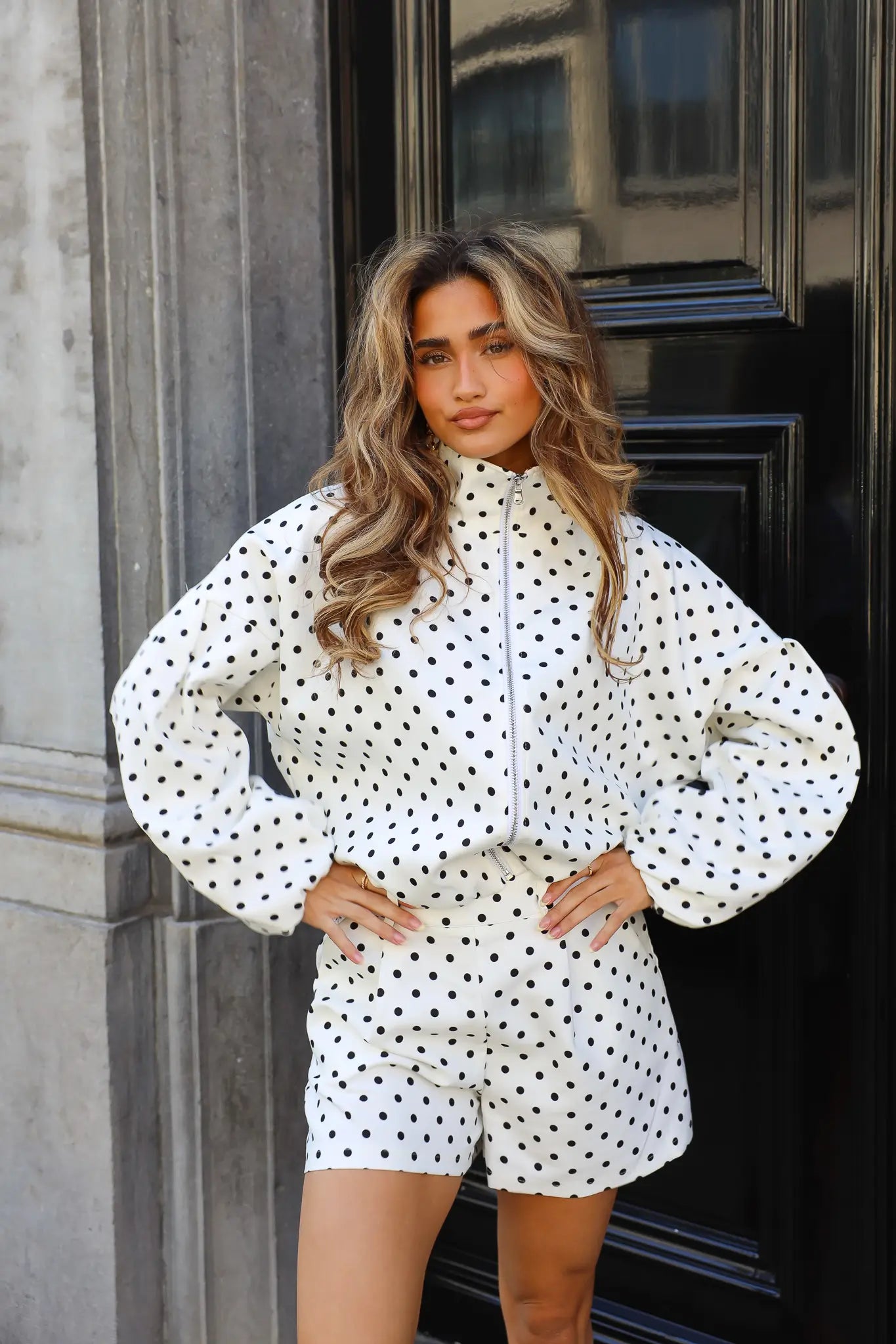 Witte polka dot blouse dames met lange mouwen
