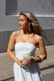 Witte maxi jurk streetstyle dames outfit
