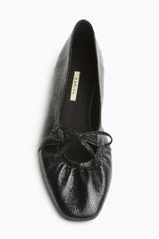 Zwarte ballerina van bovenaf gefotografeerd