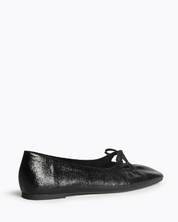 Zwarte ballerina van de rechterzijkant